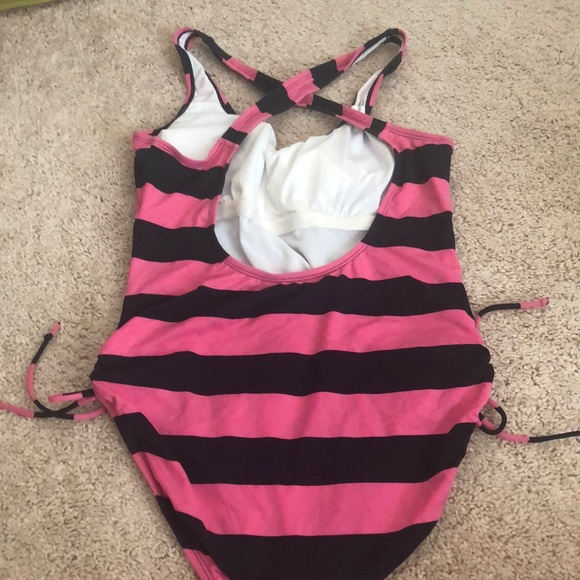 Tommy One Piece - Picture 3 of 5